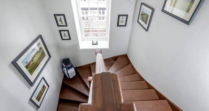 South Street Apartments (No 14G)