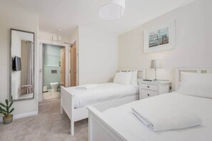 2 slaapkamers, een strijkplank/strijkijzer, gratis wifi, beddengoed