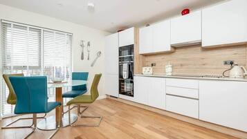 Réfrigérateur, micro-ondes, four, lave-vaisselle