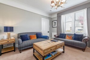 TV, fireplace - Daisybank | Kingsbarns (Kingsbarns)