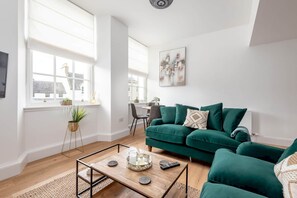 Unclassified image, 3 of 12, button