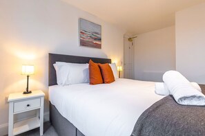 2 chambres, fer et planche à repasser, Wi-Fi gratuit, draps fournis