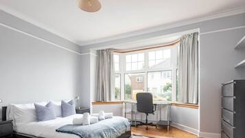 4 bedrooms, iron/ironing board, free WiFi, bed sheets
