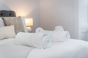 4 chambres, fer et planche à repasser, Wi-Fi gratuit, draps fournis