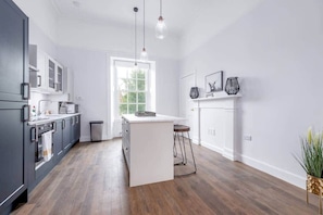 Fridge, microwave, oven, coffee/tea maker
