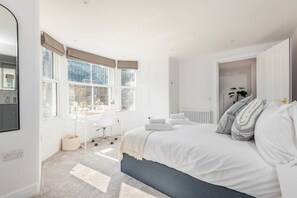 2 bedrooms, hypo-allergenic bedding, iron/ironing board, free WiFi
