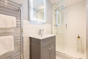 Shower, hair dryer, towels