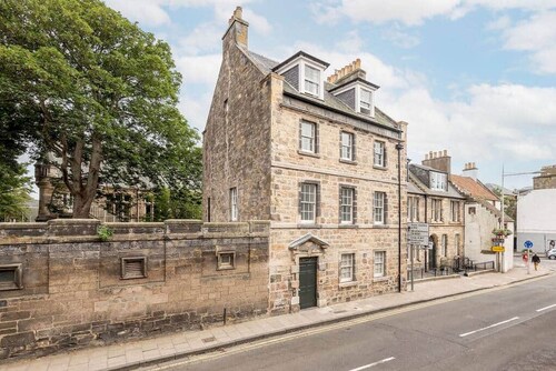 South Street Apartments (No 14F) | Roof Terrace