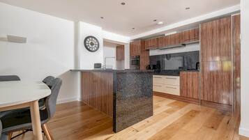 Coffee/tea maker, fridge, microwave, oven