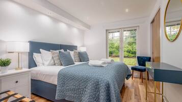 3 bedrooms, iron/ironing board, WiFi (free), bed sheets