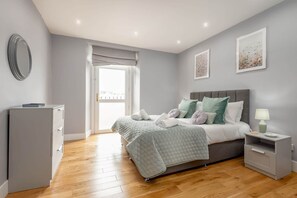 3 chambres, fer et planche à repasser, Wi-Fi gratuit, draps fournis