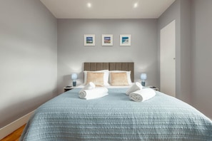 3 bedrooms, iron/ironing board, free WiFi, bed sheets - Pipeland Loft (No 42) (St Andrews)