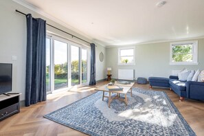 TV, fireplace - Firthview | Crail (Anstruther)