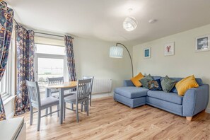 TV - Marine Park (No 10) | Elie (Elie)