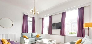 TV - The Cross Keys Apartment (85D Market Street) (St Andrews)