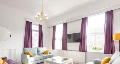 The Cross Keys Apartment (85D Market Street)