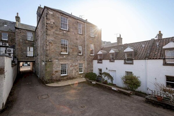 Exterior - The Cross Keys Apartment (85D Market Street) (St Andrews)