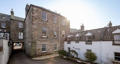 The Cross Keys Apartment (85D Market Street)