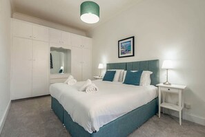 3 bedrooms, hypo-allergenic bedding, iron/ironing board, free WiFi - The Cross Keys Apartment (85D Market Street) (St Andrews)