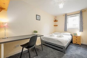 2 quartos, ferros/tábuas de passar roupa, Wi-Fi de cortesia