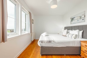 2 bedrooms, hypo-allergenic bedding, iron/ironing board, free WiFi