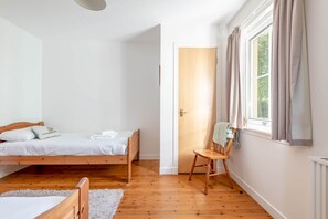 2 bedrooms, hypo-allergenic bedding, iron/ironing board, free WiFi