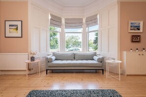 TV, fireplace - Berchem Villa (St Andrews)
