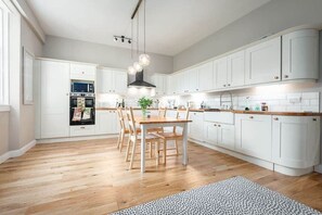 Dining - Berchem Villa (St Andrews)
