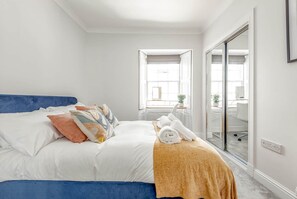 2 Schlafzimmer, Schreibtisch, Bügeleisen/Bügelbrett, kostenloses WLAN