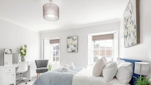 2 soverom, skrivebord, strykejern/-brett og wi-fi (inkludert)