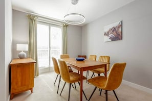 Dining - The Argyle Apartment (St Andrews)