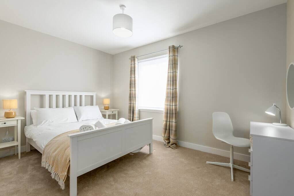 The Southfield Apartment - 3 Bed/2 Bath - Parking