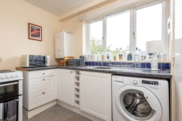 Fridge, microwave, oven, coffee/tea maker