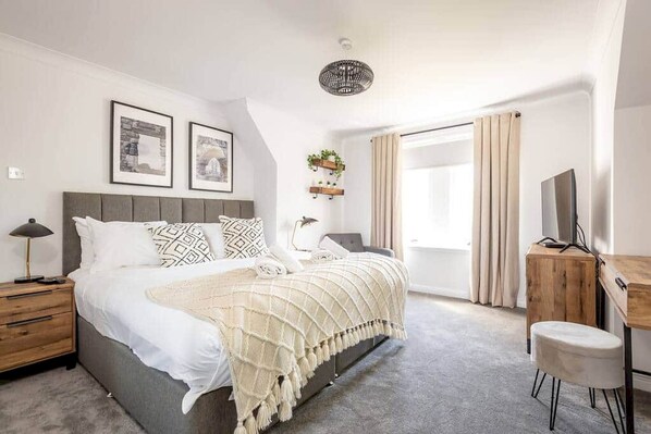 2 bedrooms, iron/ironing board, free WiFi, bed sheets