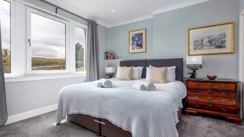 5 bedrooms, desk, iron/ironing board, free WiFi