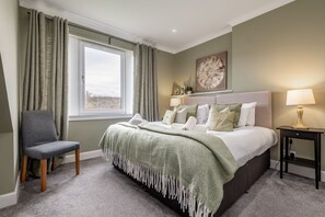 5 bedrooms, desk, iron/ironing board, free WiFi