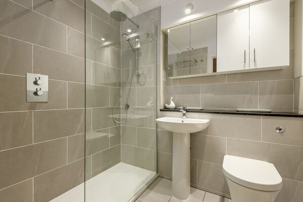 Bathtub, hair dryer, towels
