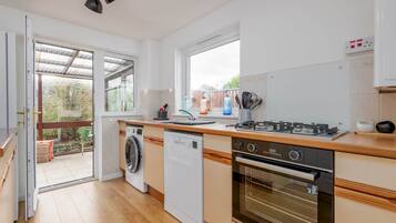 Réfrigérateur, micro-ondes, four, lave-vaisselle