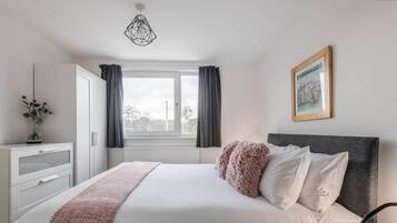 3 bedrooms, iron/ironing board, free WiFi, bed sheets