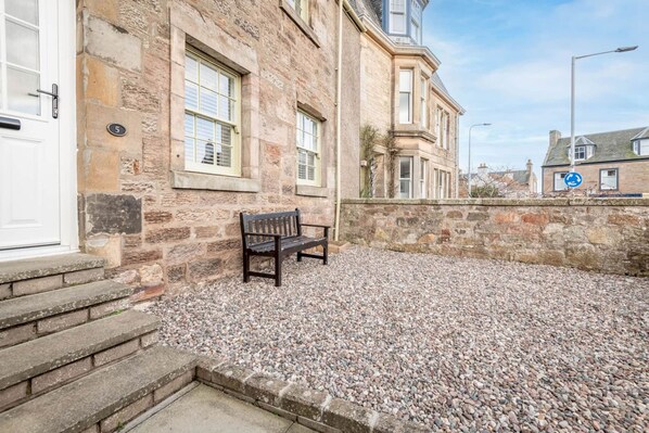 Property grounds - Crail Town House (Crail)