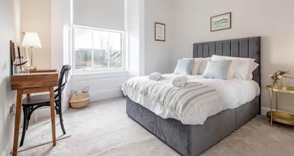 Skye Sands | Alexandra Penthouse (No 11)