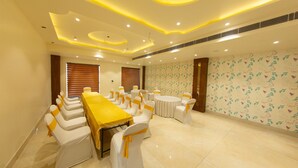 Business centre - Comfort Hotel Amritsar by Choice Hotels  (Amritsar)