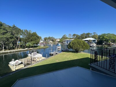 Cozy Condo with Private Boat Dock