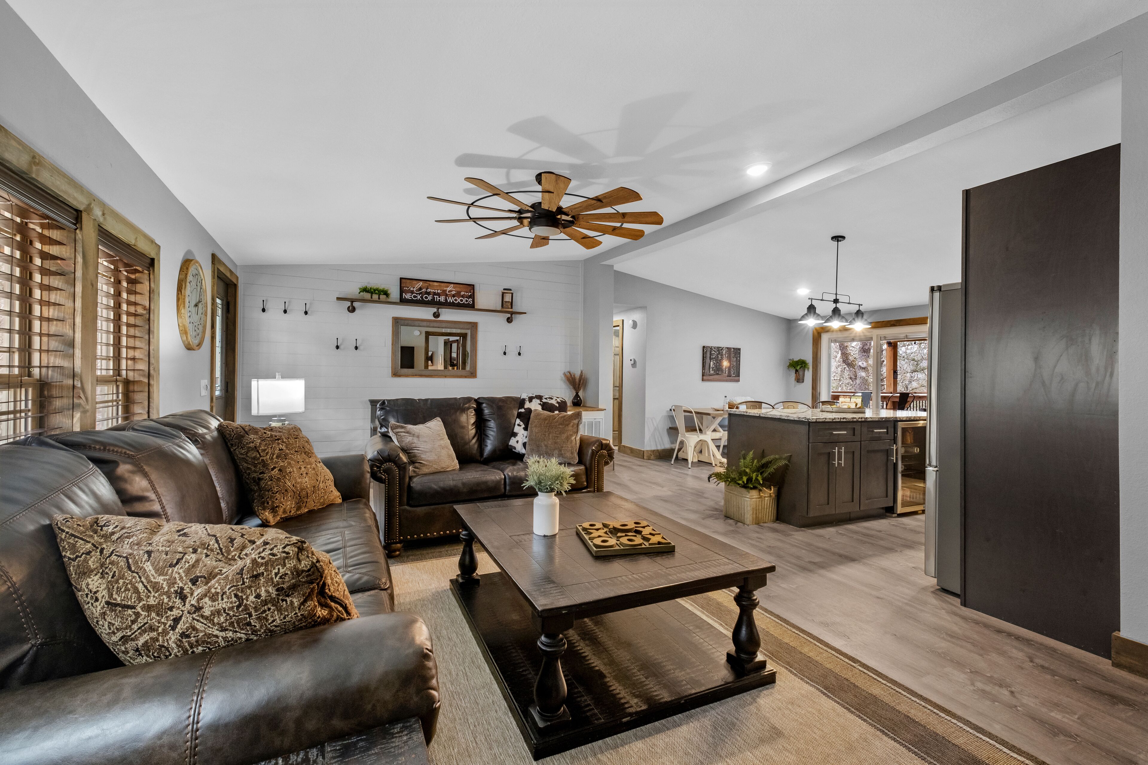 Smart TV, fireplace, DVD player