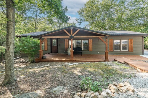 Secluded cabin close to Eureka Springs and Table Rock Lake