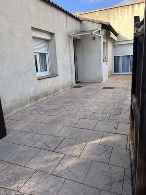 Enceinte de lâhĂ©bergement