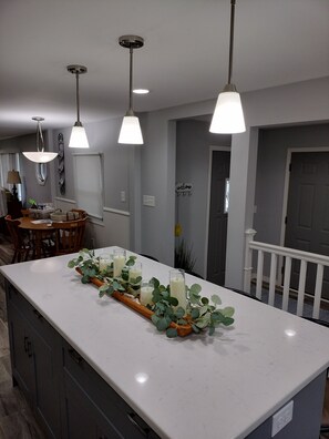 Dining - Bayside Cottage (Clear Lake)