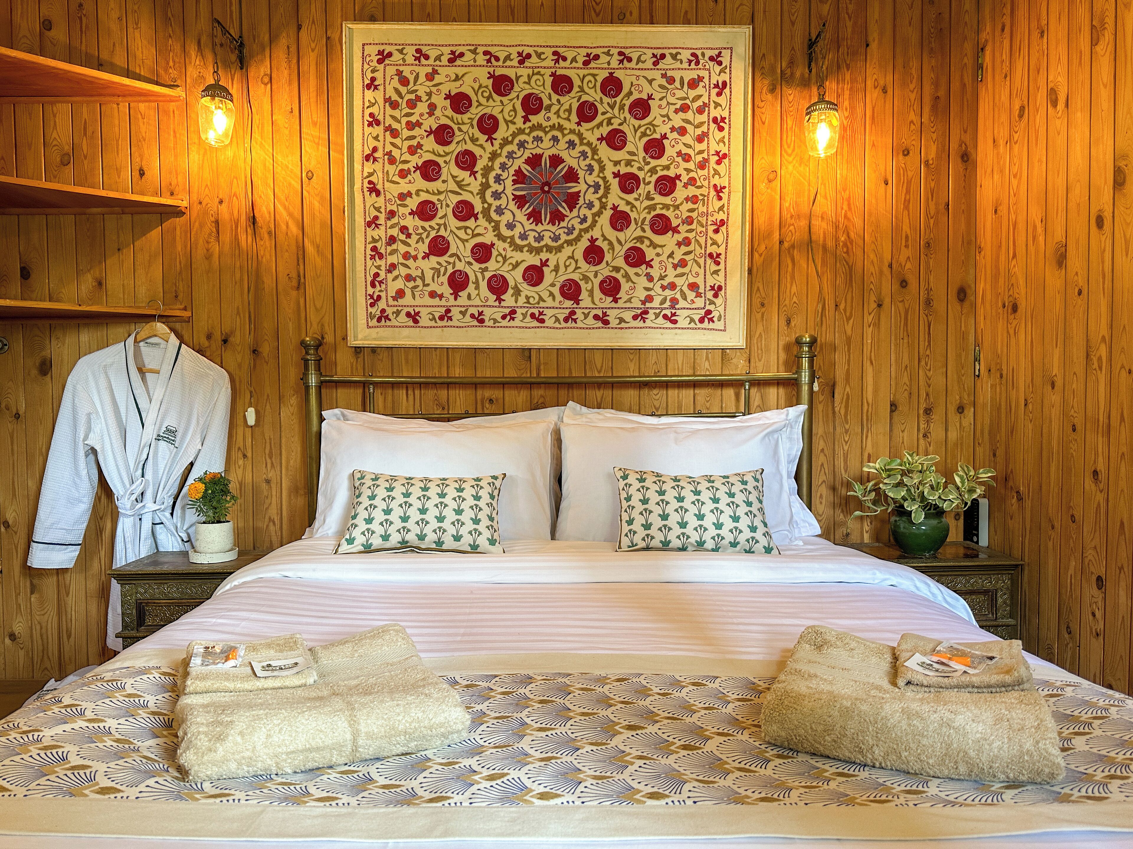 2 室のベッドルーム、デスク、WiFi (無料)、ベッドシーツ