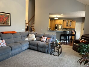 Living area - Beautiful, spacious home available for PGA week (Webster)