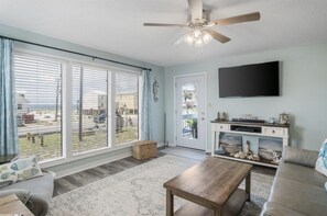 Living area - Sea Oats Gulf facing condo with deeded beach access and lagoon 2BR/2BA (Gulf Shores)